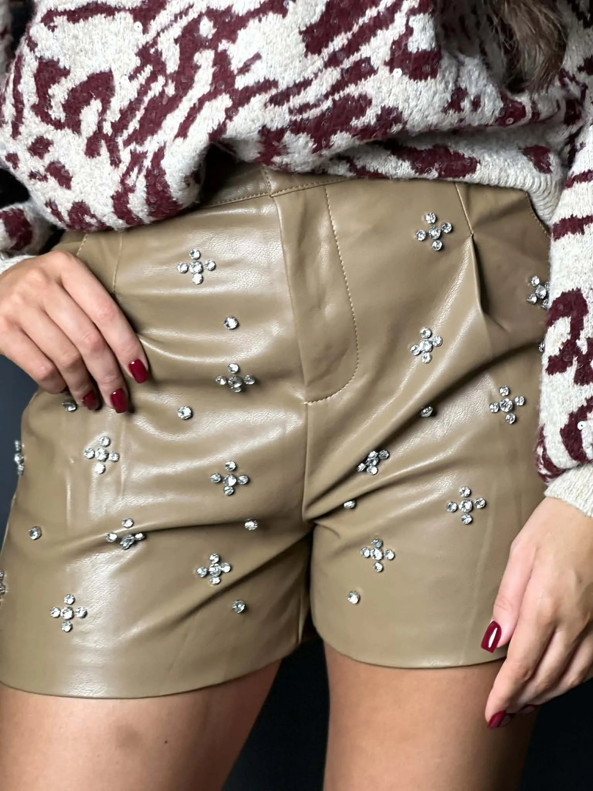 SHORT BEIGE STRASS