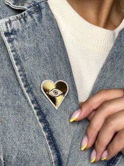 Broche en coeur dorée