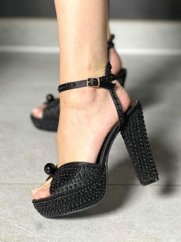 Talons en perle noir