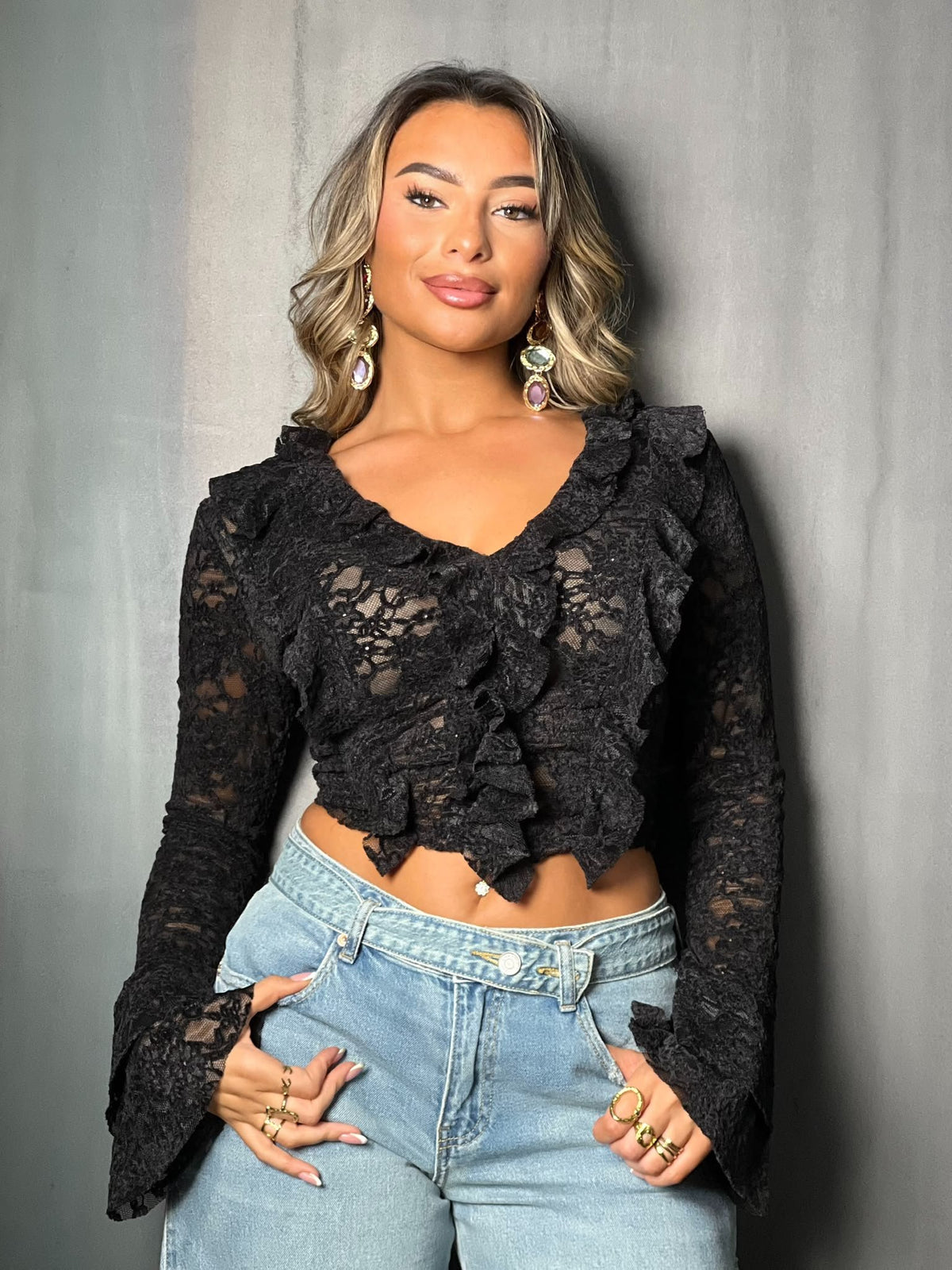 Blouse à volant noir