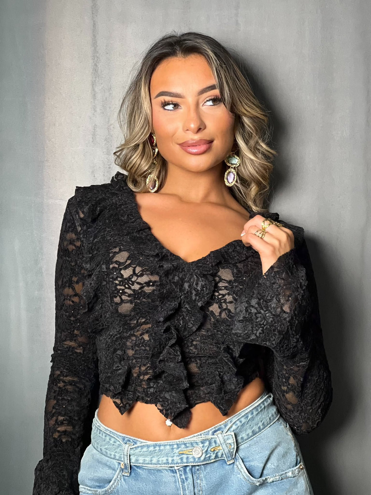 Blouse à volant noir