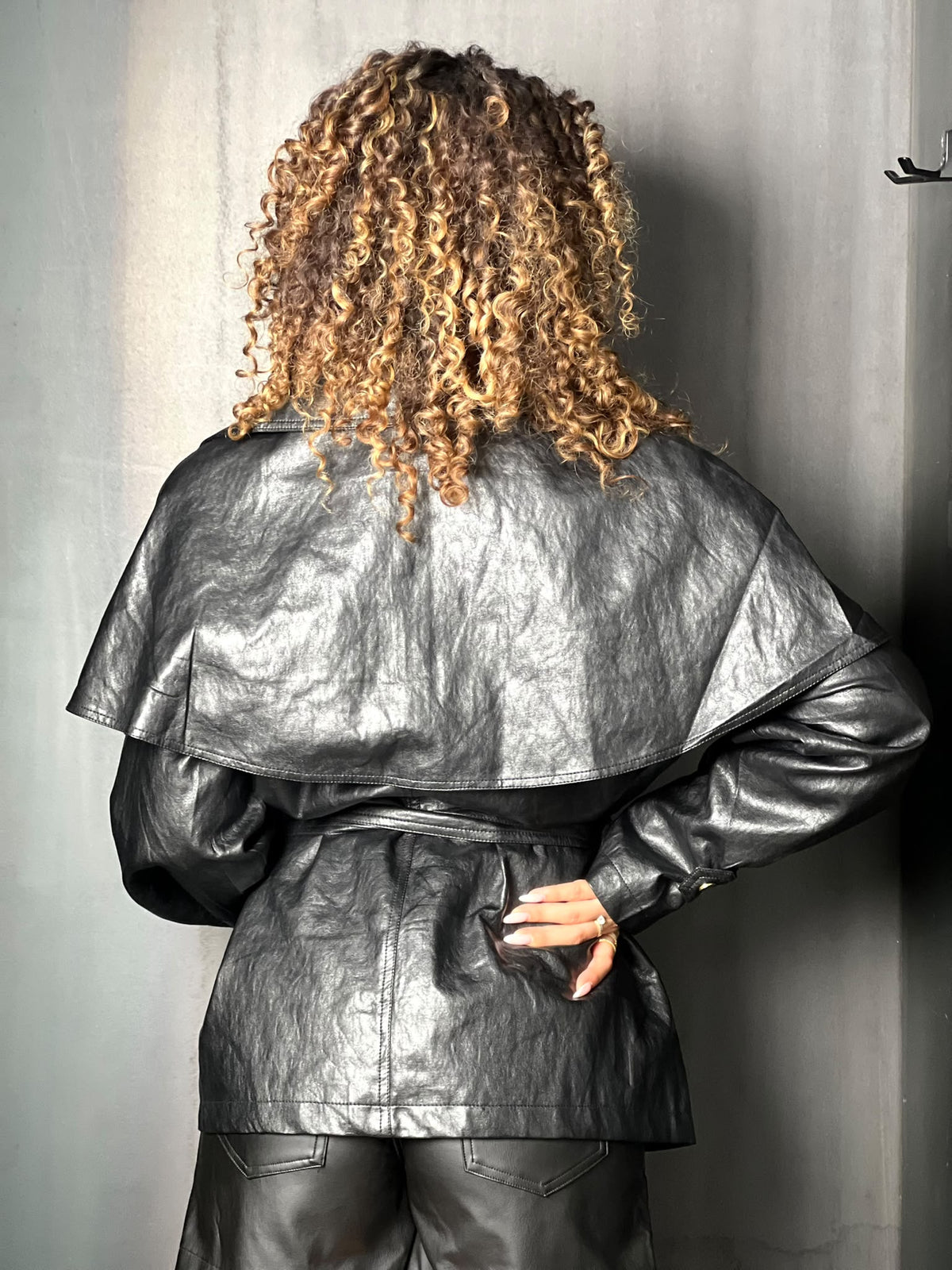 VESTE SIMILI NOIR