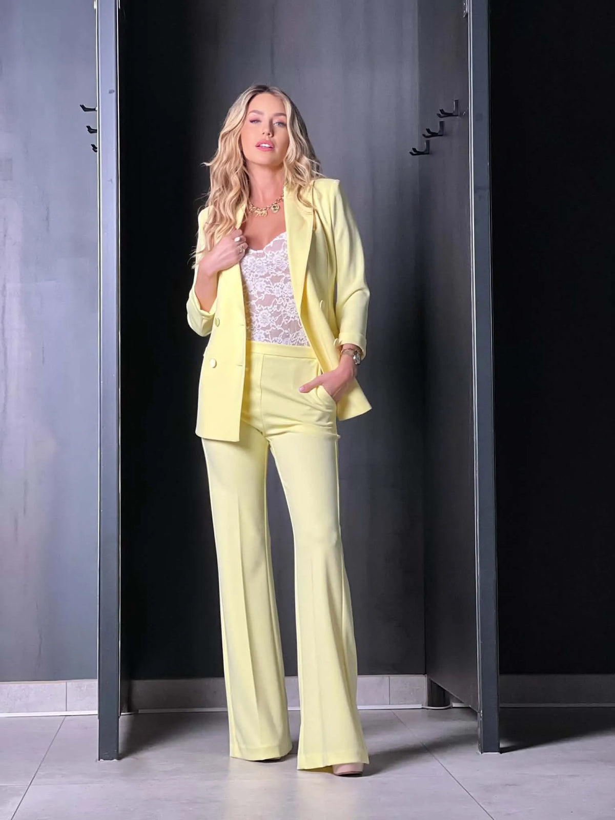 Pantalon tailleur jaune