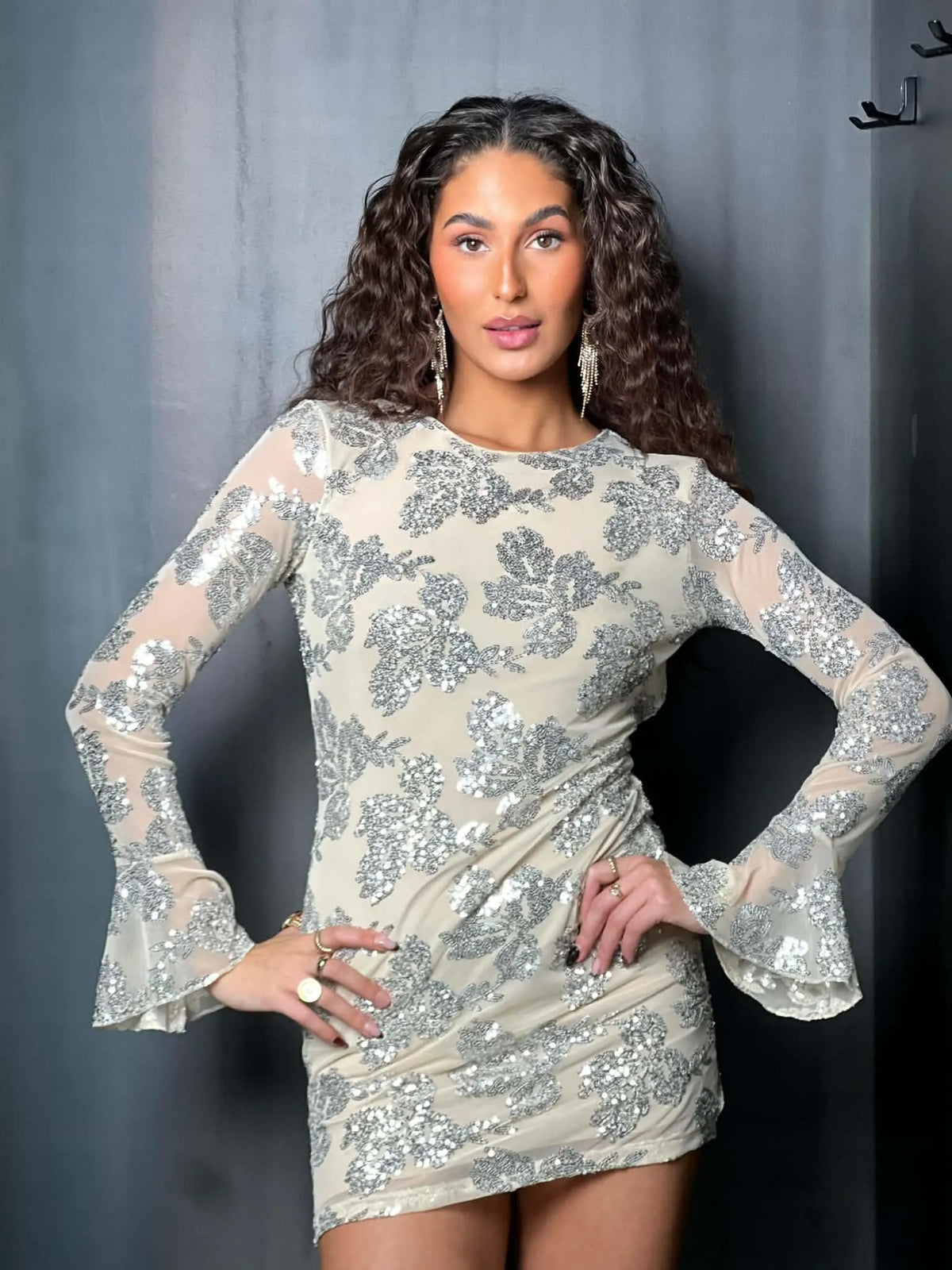 Robe à sequins beige