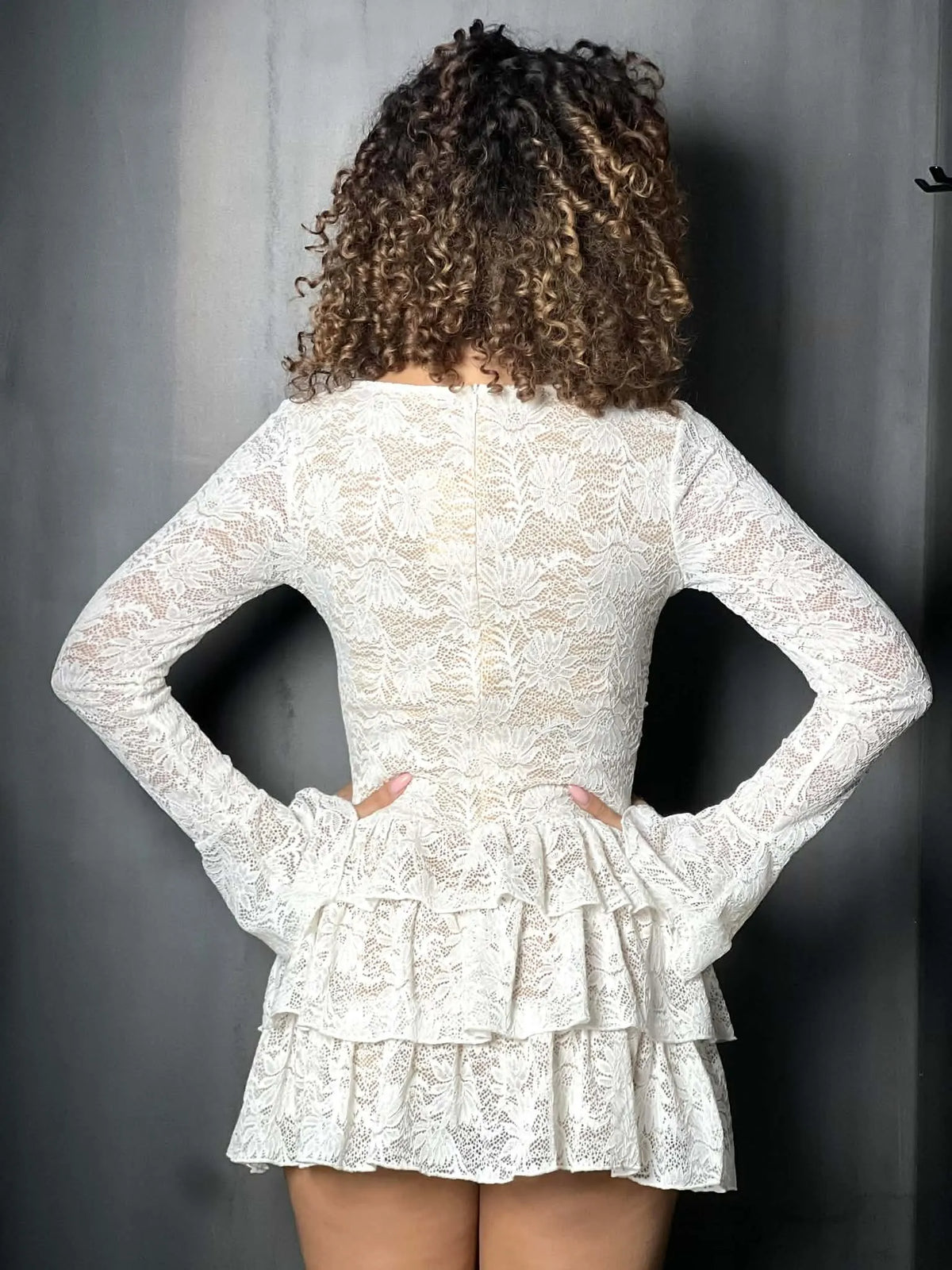 Robe courte longue manches blanche