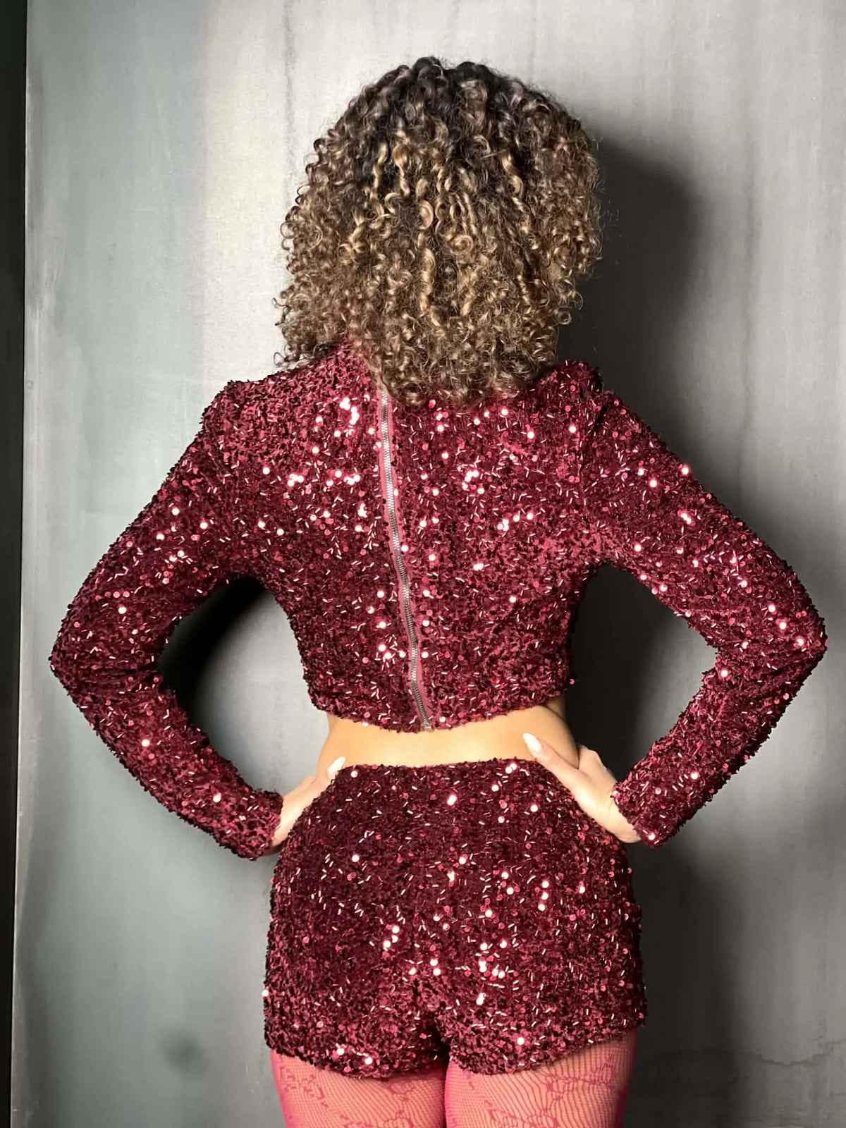 Short en sequins bordeaux