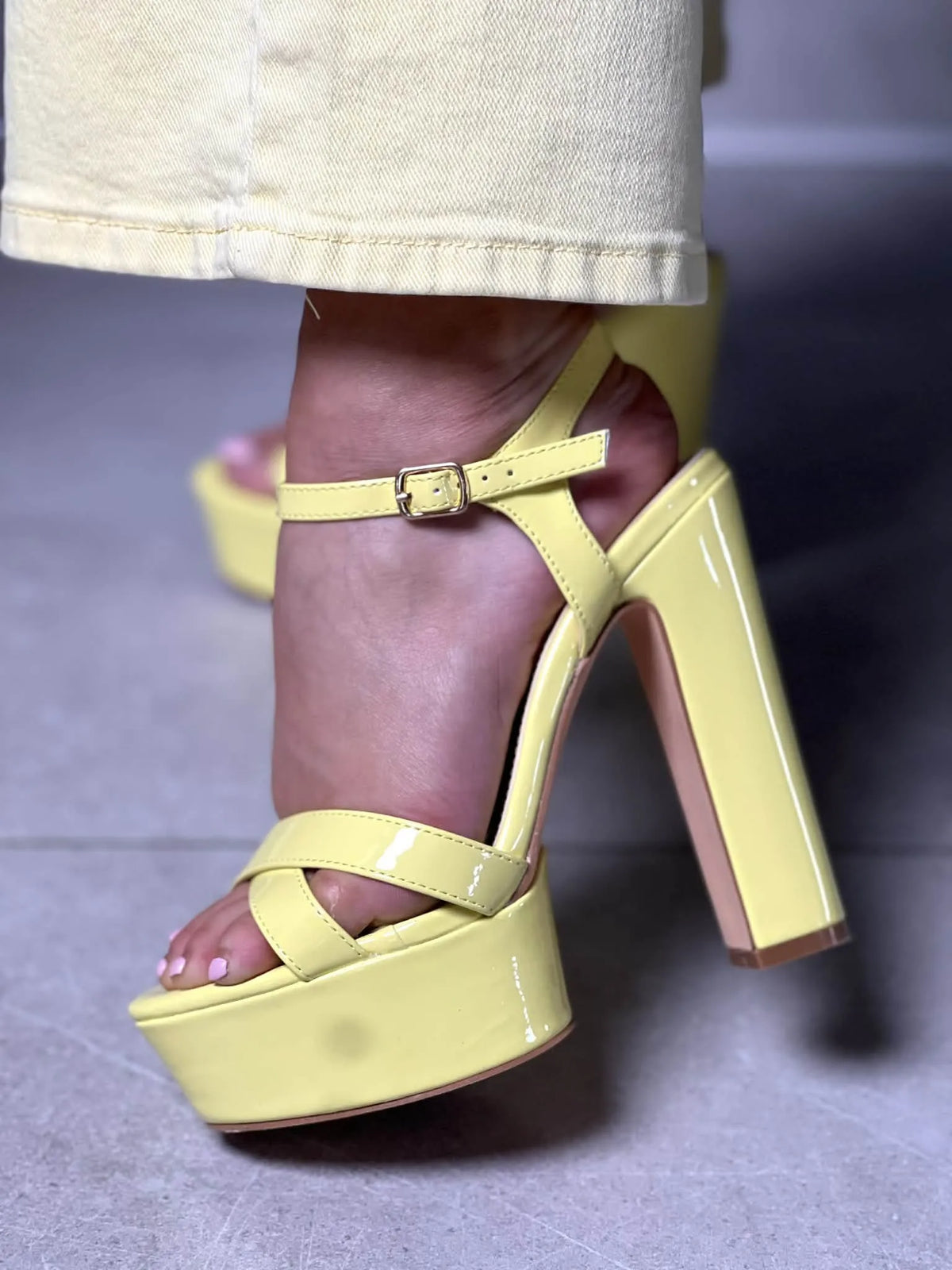Talon à plateau jaune