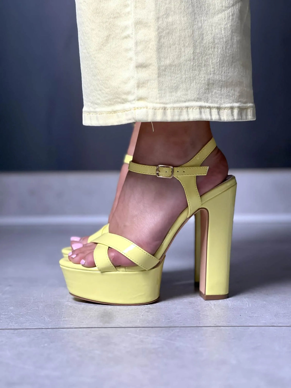 Talon à plateau jaune