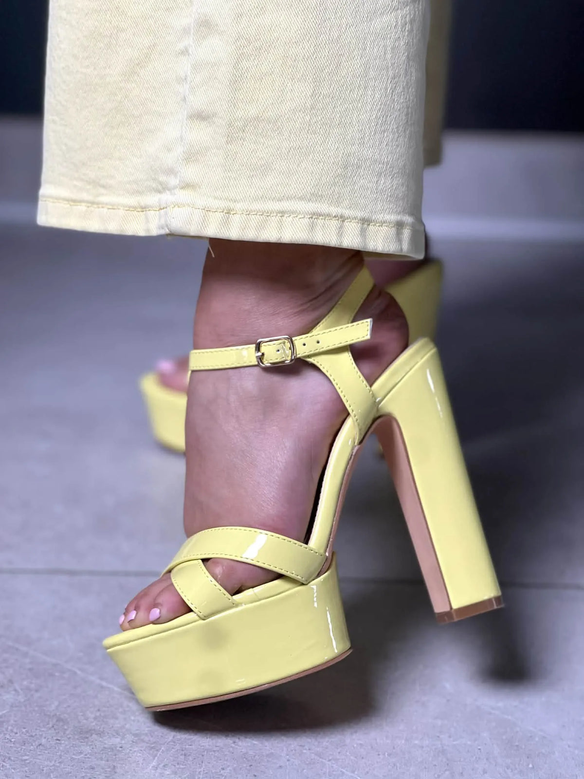 Talon à plateau jaune